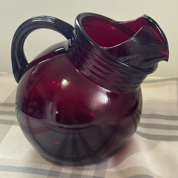 VINTAGE RUBY RED GLASS PITCHER - Picture 2 of 8